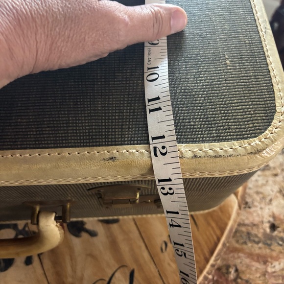 Vintage Mendel Brand Classic Suitcase 17” x 13” - Picture 13 of 14